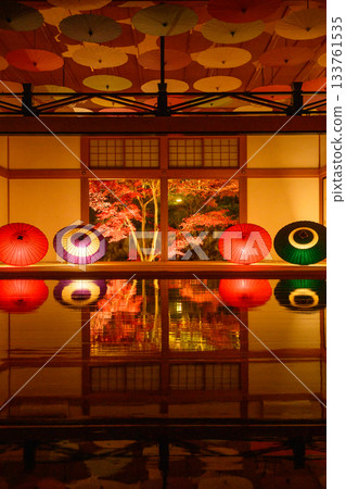 奉德寺的地板楓木燈飾 奉德寺的地板楓木燈飾 133761535