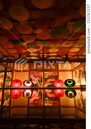 奉德寺的地板楓木燈飾 133761537