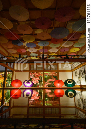 奉德寺的地板楓木燈飾 奉德寺的地板楓木燈飾 133761538