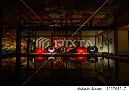 奉德寺的地板楓木燈飾 奉德寺的地板楓木燈飾 133761547