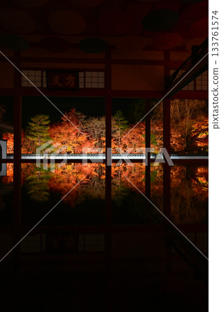 奉德寺的地板楓木燈飾 奉德寺的地板楓木燈飾 133761574