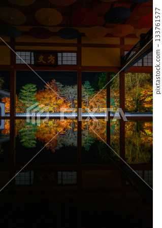 奉德寺的地板楓木燈飾 奉德寺的地板楓木燈飾 133761577