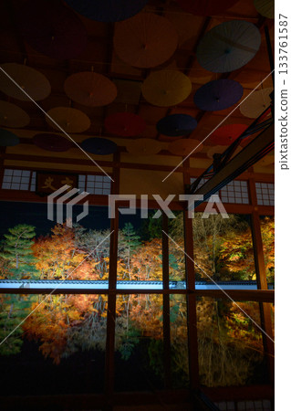 奉德寺的地板楓木燈飾 奉德寺的地板楓木燈飾 133761587