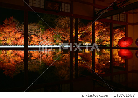 奉德寺的地板楓木燈飾 133761598