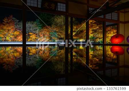 奉德寺的地板楓木燈飾 133761599