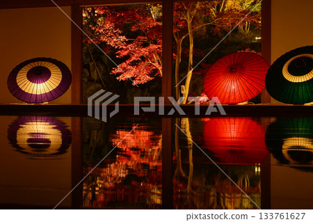 奉德寺的地板楓木燈飾 133761627