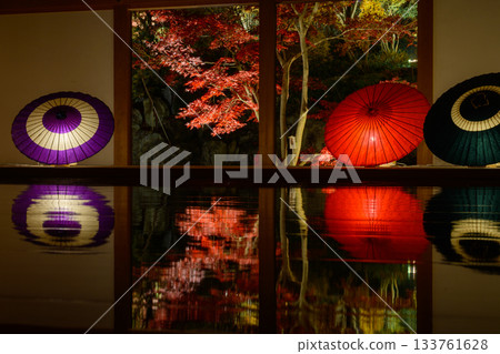 奉德寺的地板楓木燈飾 奉德寺的地板楓木燈飾 133761628