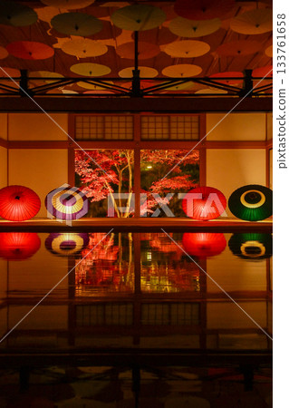 奉德寺的地板楓木燈飾 奉德寺的地板楓木燈飾 133761658