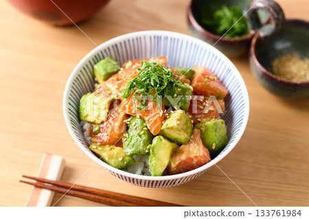 Avocado Salmon Rice Bowl 133761984