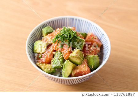 酪梨鮭魚飯碗 酪梨鮭魚飯碗 133761987