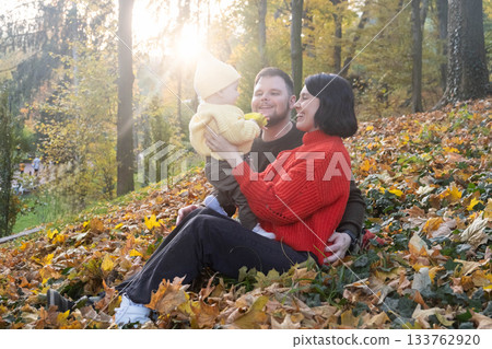 Family Enjoying Autumn in the Park Family Enjoying Autumn in the Park 133762920
