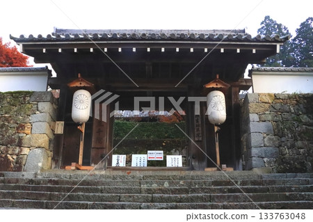 大原三千院的秋景（京都市禦殿門） 133763048