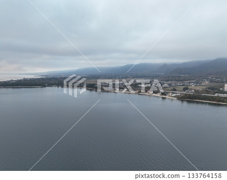 滋賀縣高島市清晨湖光山色 133764158