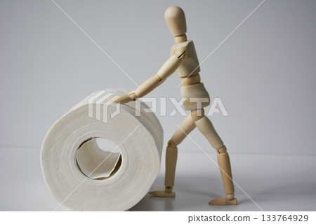衛生紙和畫娃娃 133764929