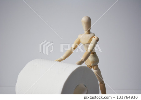 Toilet paper and drawing doll 133764930