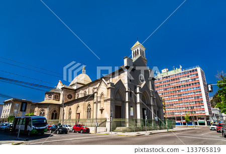 St. James Cathedral in Valparaiso, Chile. The historic Gothic Revival stone church stands on a street corner near Avenida Argentina under a clear blue sky 133765819