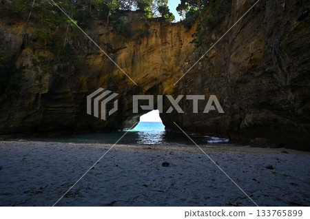 Mysterious cave: Central composition of Ryugu Sea Cave 133765899