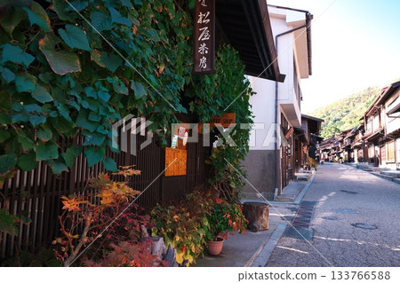 黃葉與奈良井塾的格子門 黃葉與奈良井塾的格子門 133766588