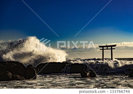 大洗磯崎神社波浪飛濺 133766749