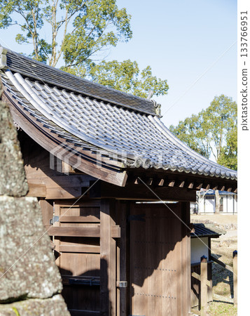 人吉城遺址中修復後的堀門 133766951