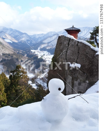 Snowmen at Yamadera (Risshakuji) Temple in Yamagata Snowmen at Yamadera (Risshakuji) Temple in Yamagata 133767498