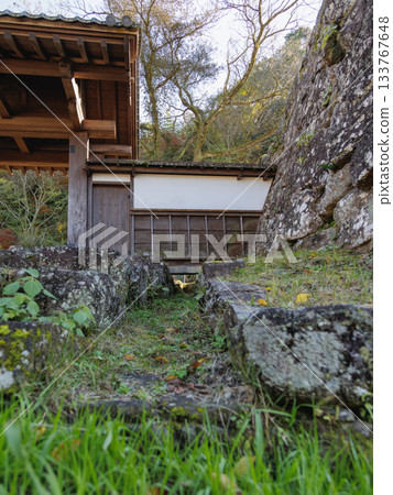 人吉城後方堀利亞門旁的排水溝 人吉城後方堀利亞門旁的排水溝 133767648