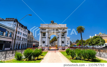 The white marble British Arch (Arco Britanico) in Valparaiso, Chile. The monument features a lion statue and was a gift from the British community 133767783