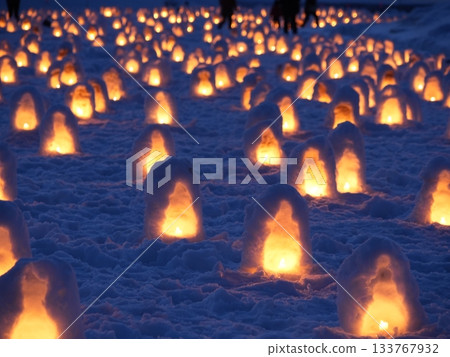 秋田縣橫手市橫手雪祭上的雪屋 | 銀色雪景和燈光秀(旅遊資訊) 秋田縣橫手市橫手雪祭上的雪屋 | 銀色雪景和燈光秀(旅遊資訊) 133767932