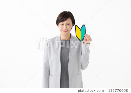 一個有初學者標記的女人 133770008