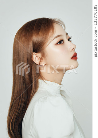 長髮和光滑肌膚的美麗肖像 133770195