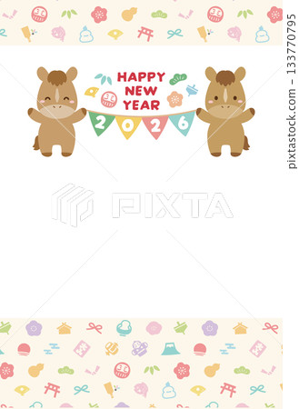 時尚新年賀卡,以馬年可愛的小馬為主題,飾有新年圖案和2026年花環。 時尚新年賀卡,以馬年可愛的小馬為主題,飾有新年圖案和2026年花環。 133770795