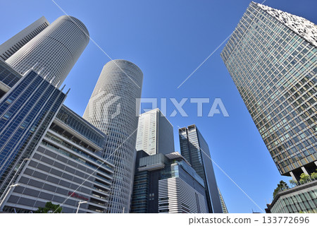 名古屋站景色2，仰望藍天下的摩天大樓 133772696