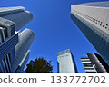 名古屋8號站的景色，抬頭仰望藍天下的摩天大樓。 133772702