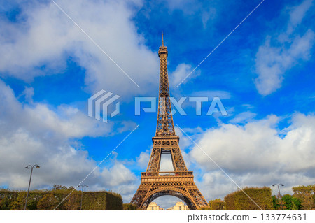 Eiffel tower in Paris, France Eiffel tower in Paris, France 133774631
