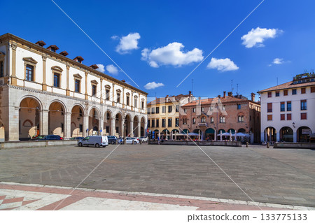 Piazza Duomo, Padua, Italy 133775133