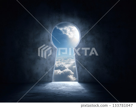 光線透過混凝土牆上的鑰匙孔照射進來，映照著藍天和奇妙的雲彩。 133781047