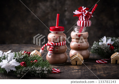 Hot chocolate or cocoa in shape of snowman 133781143