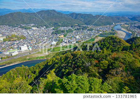 從岐阜城眺望長良川方向的城市景觀 從岐阜城眺望長良川方向的城市景觀 133781965