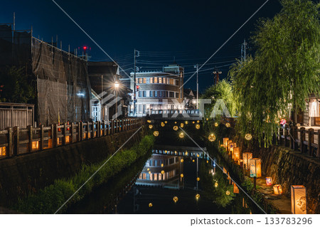 小野川沿岸的夜景燈光和佐原竹球燈的城鎮風光 133783296