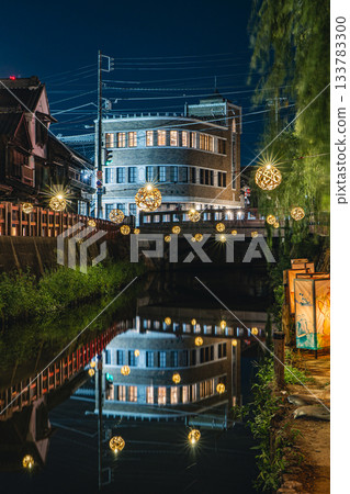小野川沿岸的夜景燈光和佐原竹球燈的城鎮風光 133783300