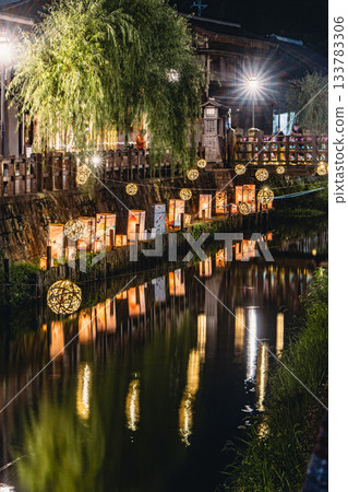 小野川沿岸的夜景燈光和佐原竹球燈的城鎮風光 133783306