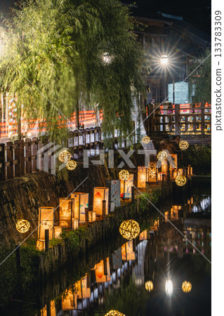 小野川沿岸的夜景燈光和佐原竹球燈的城鎮風光 133783309