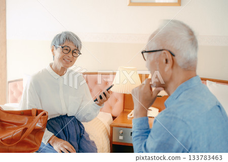 Senior couple enjoying a conversation in a hotel room 133783463