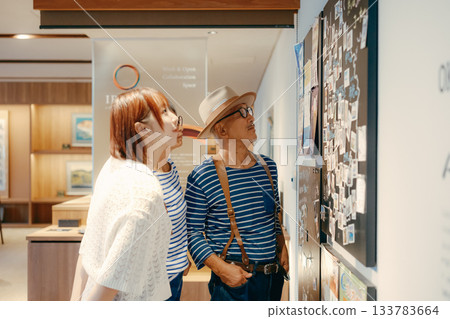 A scene of three parents and children checking a tourist information board A scene of three parents and children checking a tourist information board 133783664