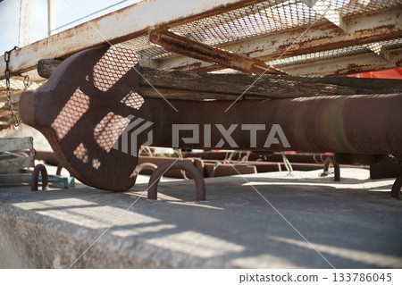 港口裡的船錨 133786045