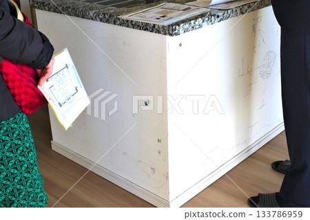 Are you looking for a new home? Real estate agents seem to have the latest information. 133786959