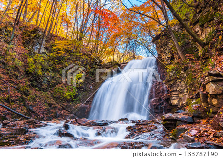 淺間瀑布（秋季） 133787190