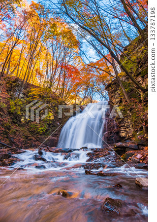 淺間瀑布（秋季） 133787198
