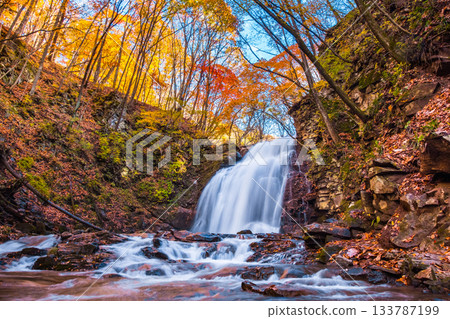 淺間瀑布（秋季） 133787199