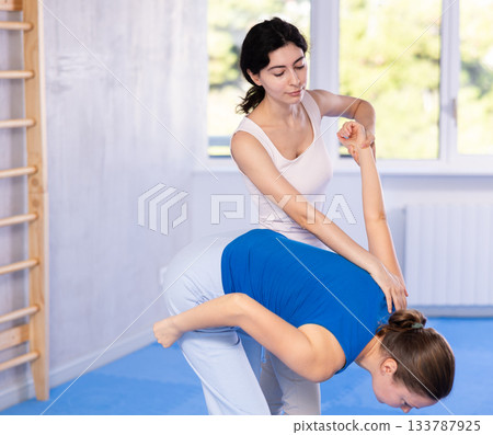 women perform elbow blow women perform elbow blow 133787925
